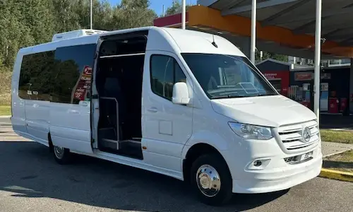 Keleveinis mercedes mikroautobusas Vilniuje
